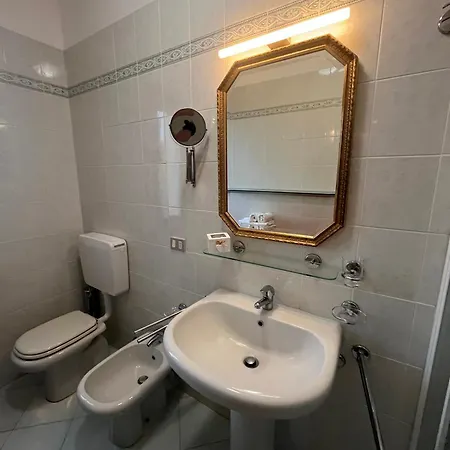 Terrazzavistamare, Piscina, Campodatennis Апартаменти Санремо